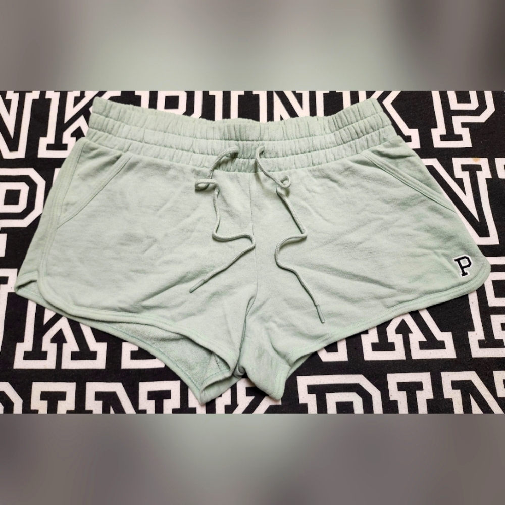 #586 VS Pink Light Green Shorts 💚